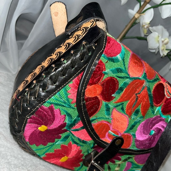 💐 Beautiful Hand Crafted Handbag 💐 - Picture 4 of 11